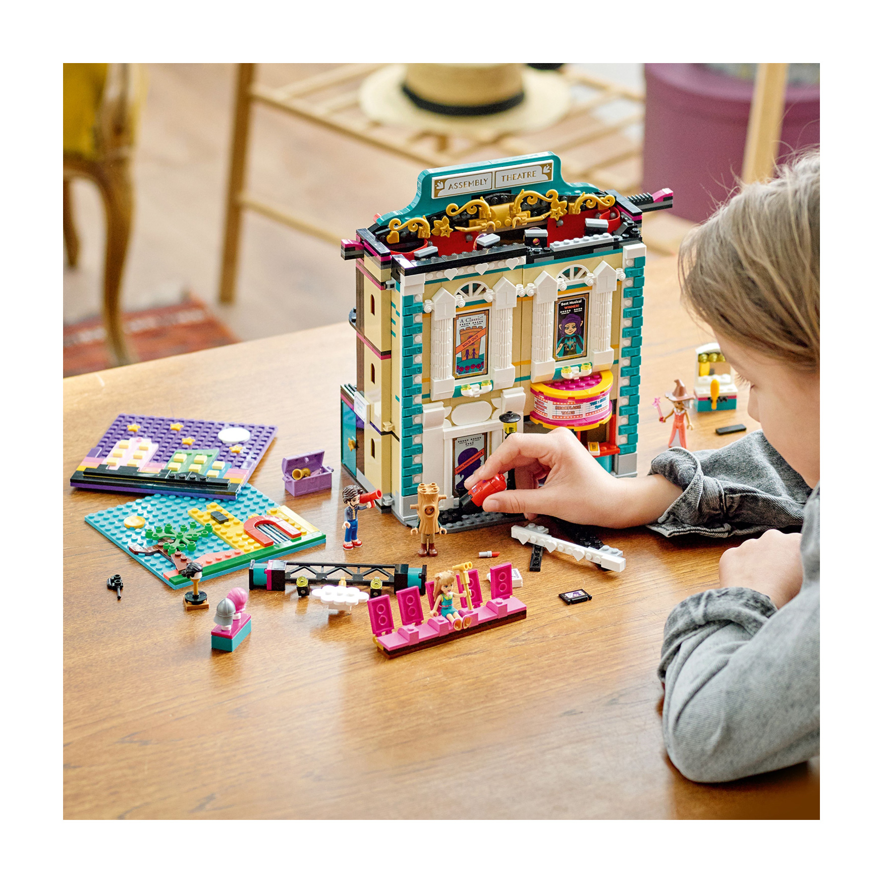 LEGO® Andrea's Theatre School 41714 - Image 9