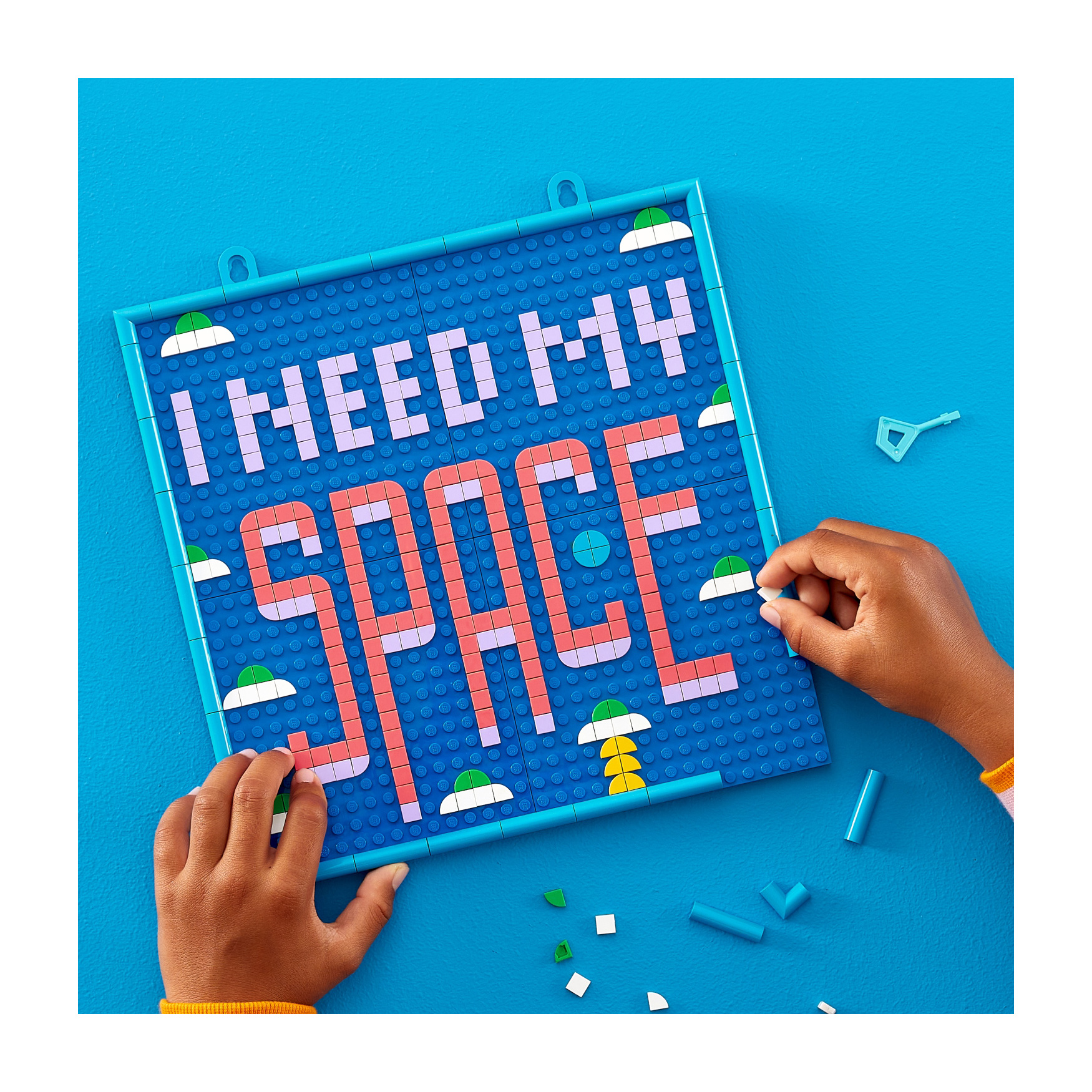 LEGO® Big Message Board 41952 - Image 4