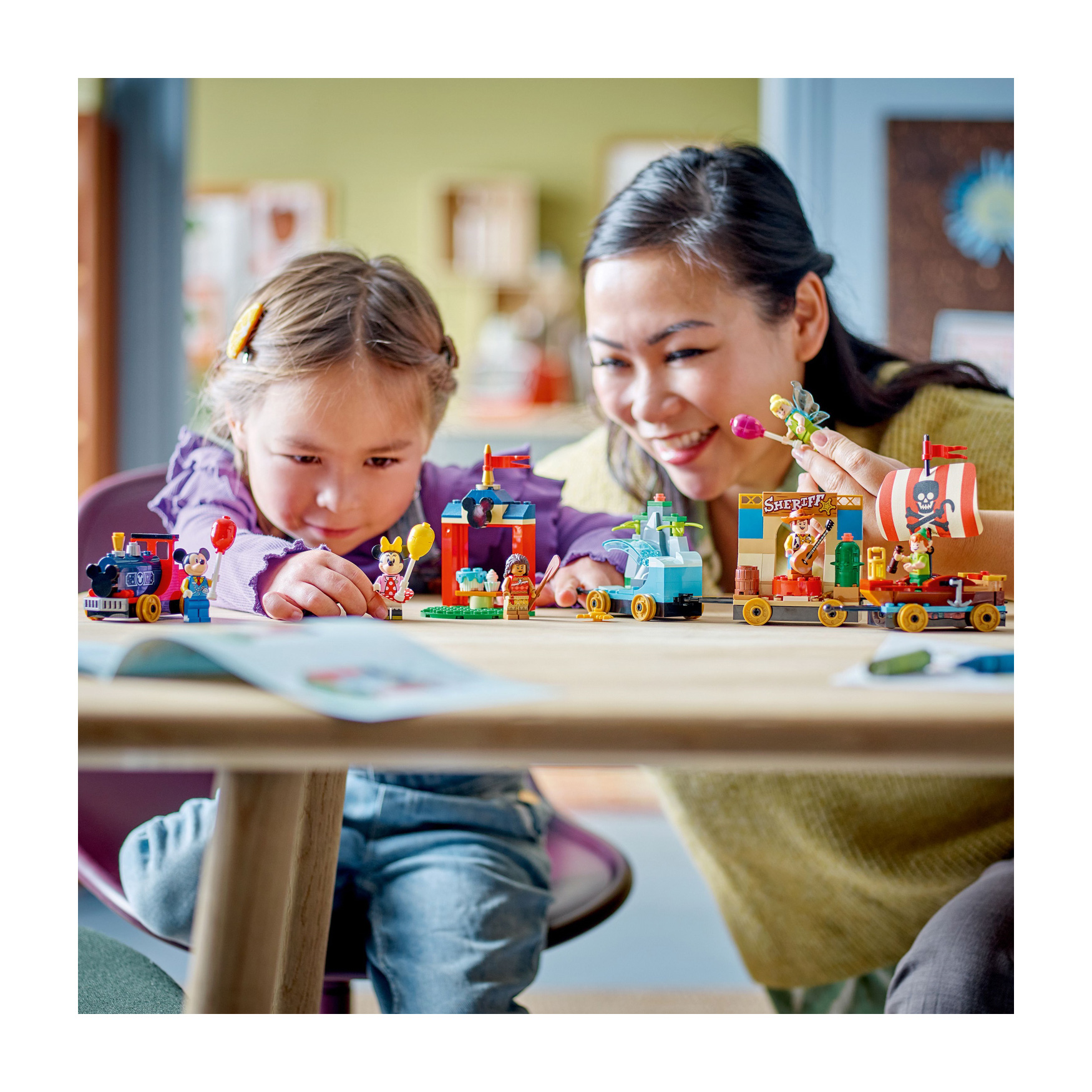LEGO® Disney Celebration Train 43212 - Image 5
