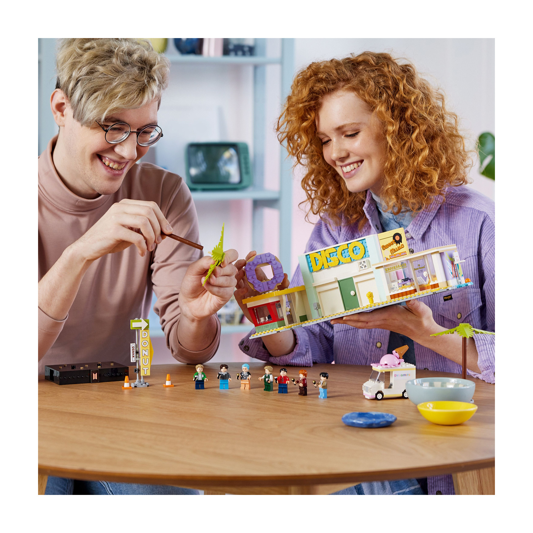 LEGO® BTS Dynamite 21339 - Image 3