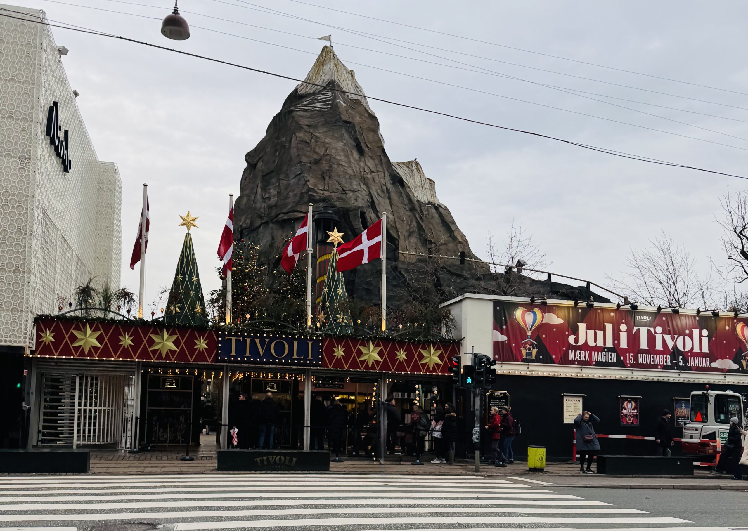 Tivoli Bahçeleri giriş kapısı.