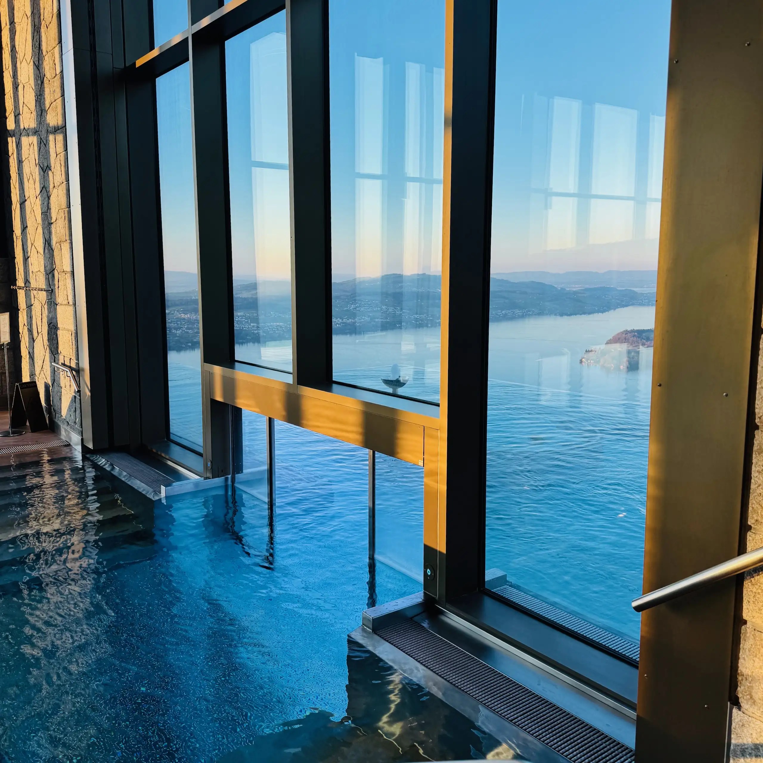 İsviçre spa önerisi, Bürgenstock Alpine Spa Sonsuzluk Havuzu deneyimi.