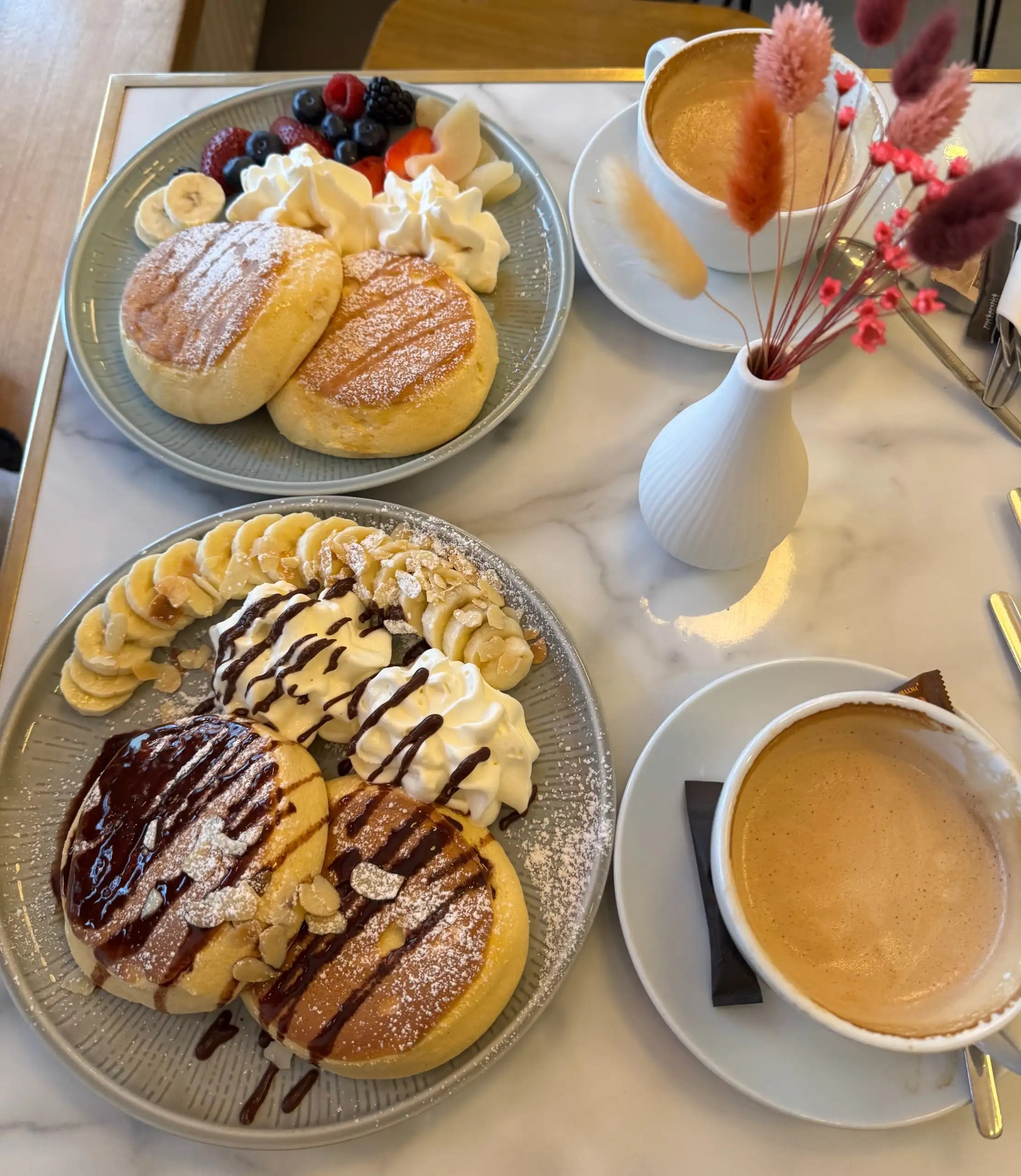 Luffy Pancake, Münih’'te yumuşacık pankekleri ve tatlı sunumlarıyla öne çıkan popüler kafe.