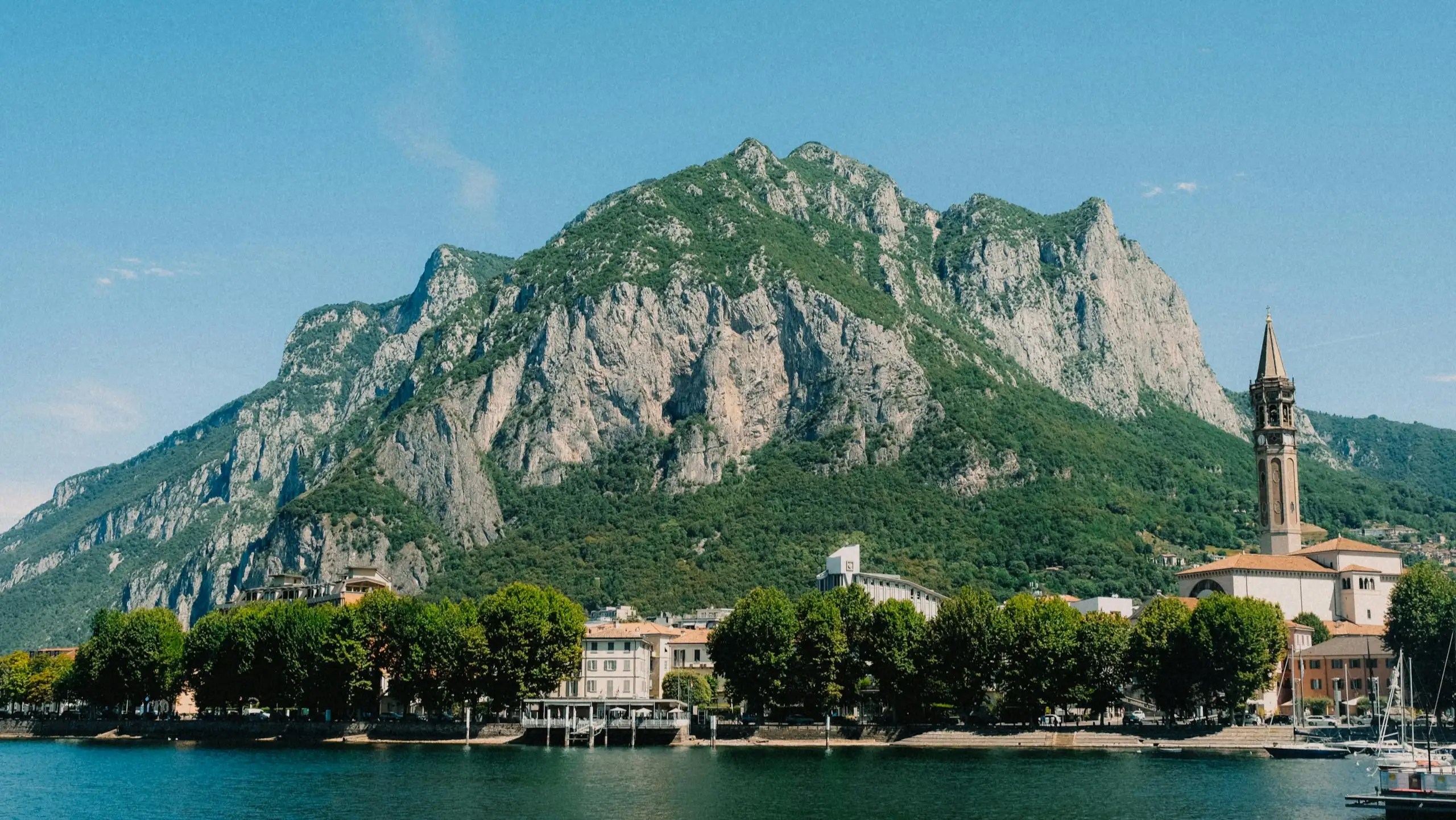 Lecco, Como Gölü’nün güneydoğu kıyısında bulunan şehir.
