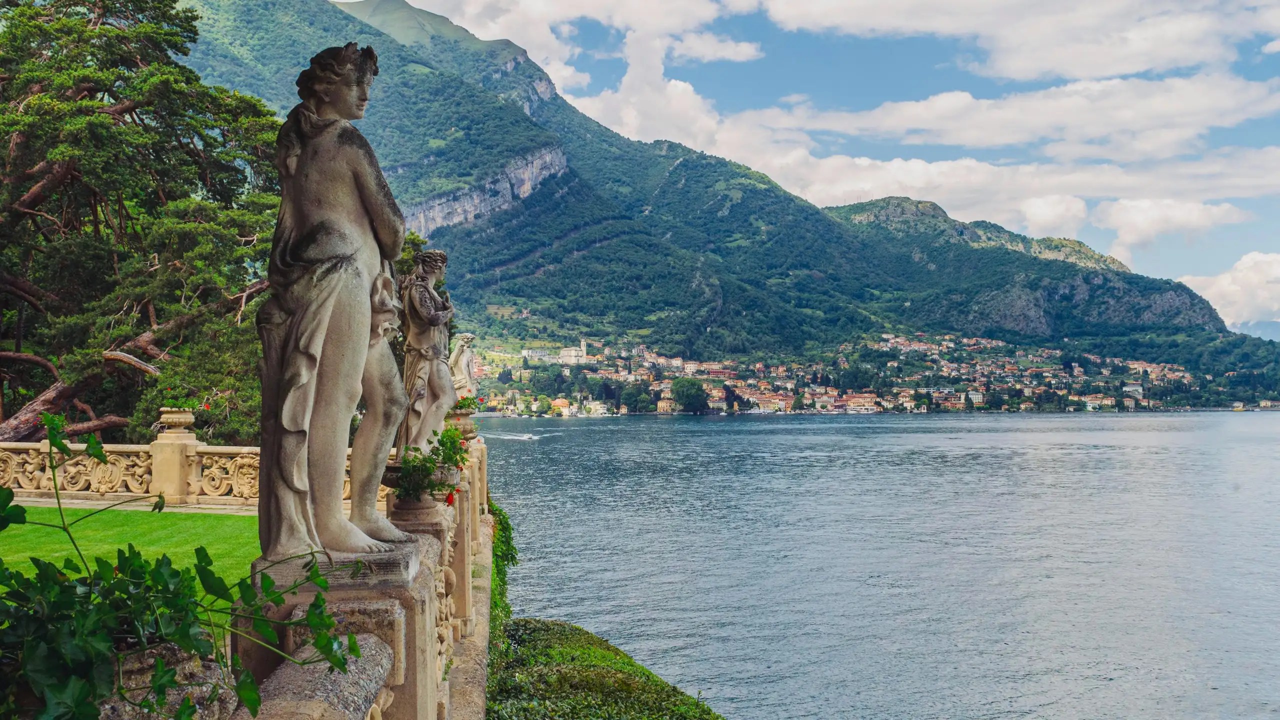 Lenno, Como Gölü’nün batı kıyısında yer alan tarihi kasaba.