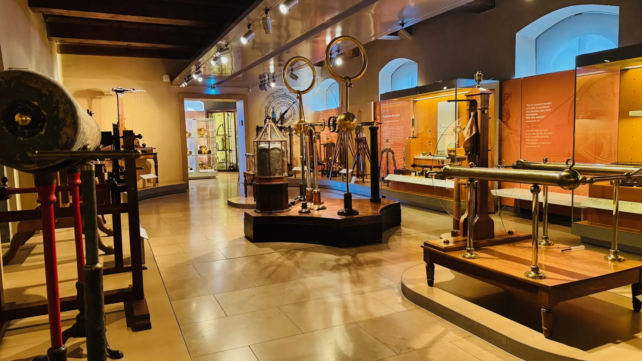 Floransa Gezi Rehberi - Galileo Müzesi, Floransa’da ünlü bilim insanının icatları ve keşiflerini sergileyen müze.
