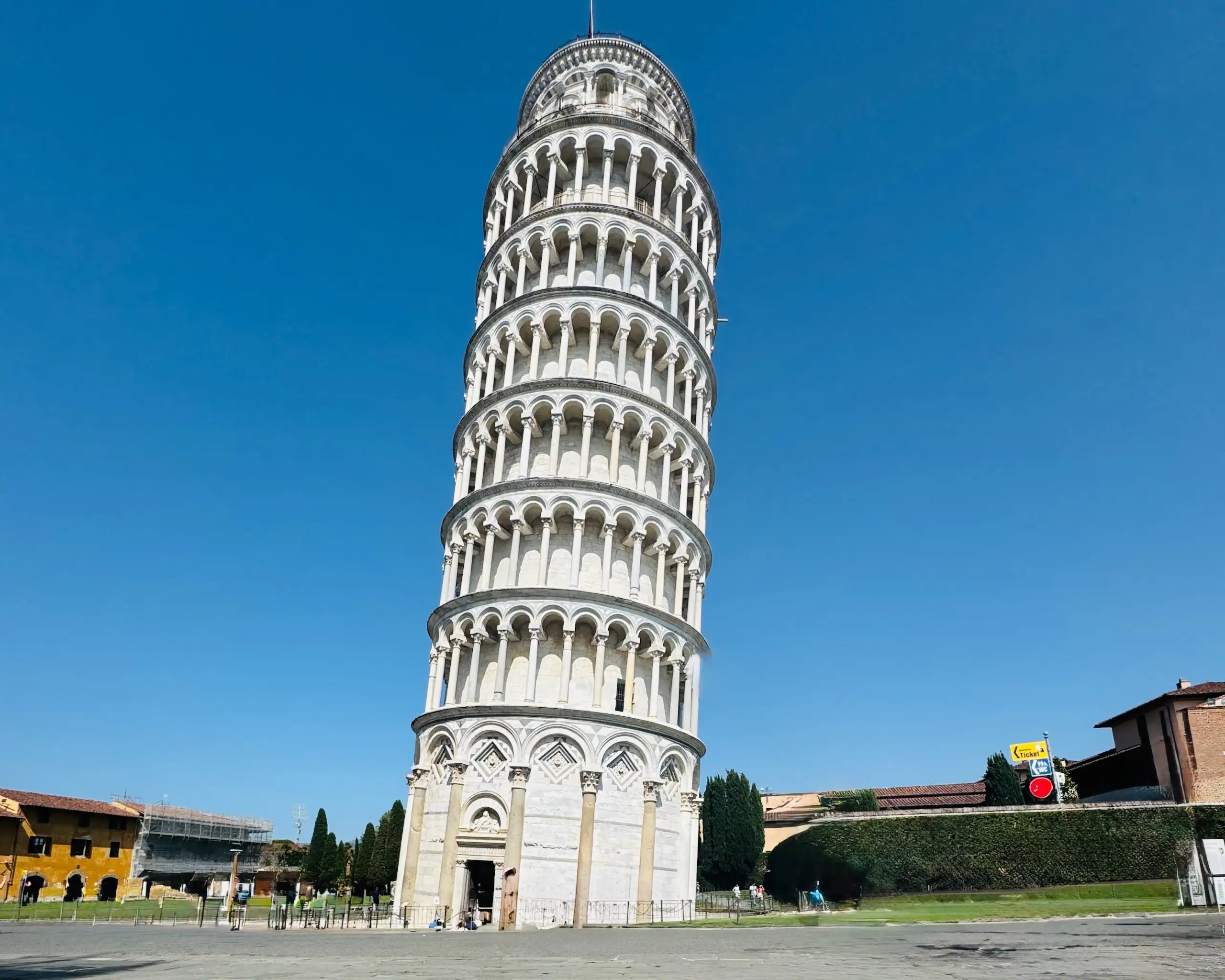 Pisa Gezilecek yerler - İtalya Pisa Kulesi, UNESCO Dünya Mirası listesinde yer alan simge yapı.