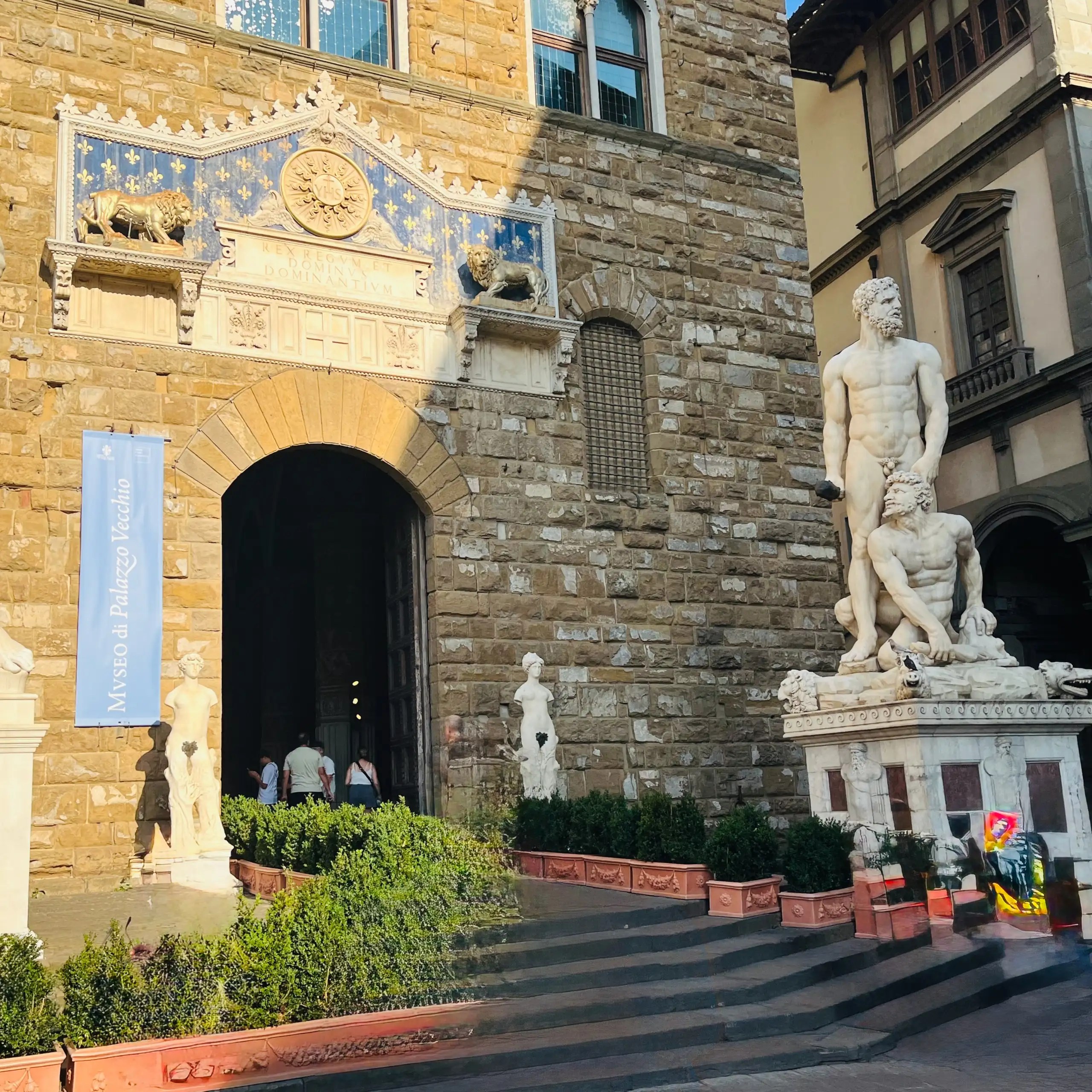 Floransa Gezilecek Yerler - Palazzo Vecchio, Floransa Signoria Meydanı’nda yükselen tarihi belediye sarayı.
