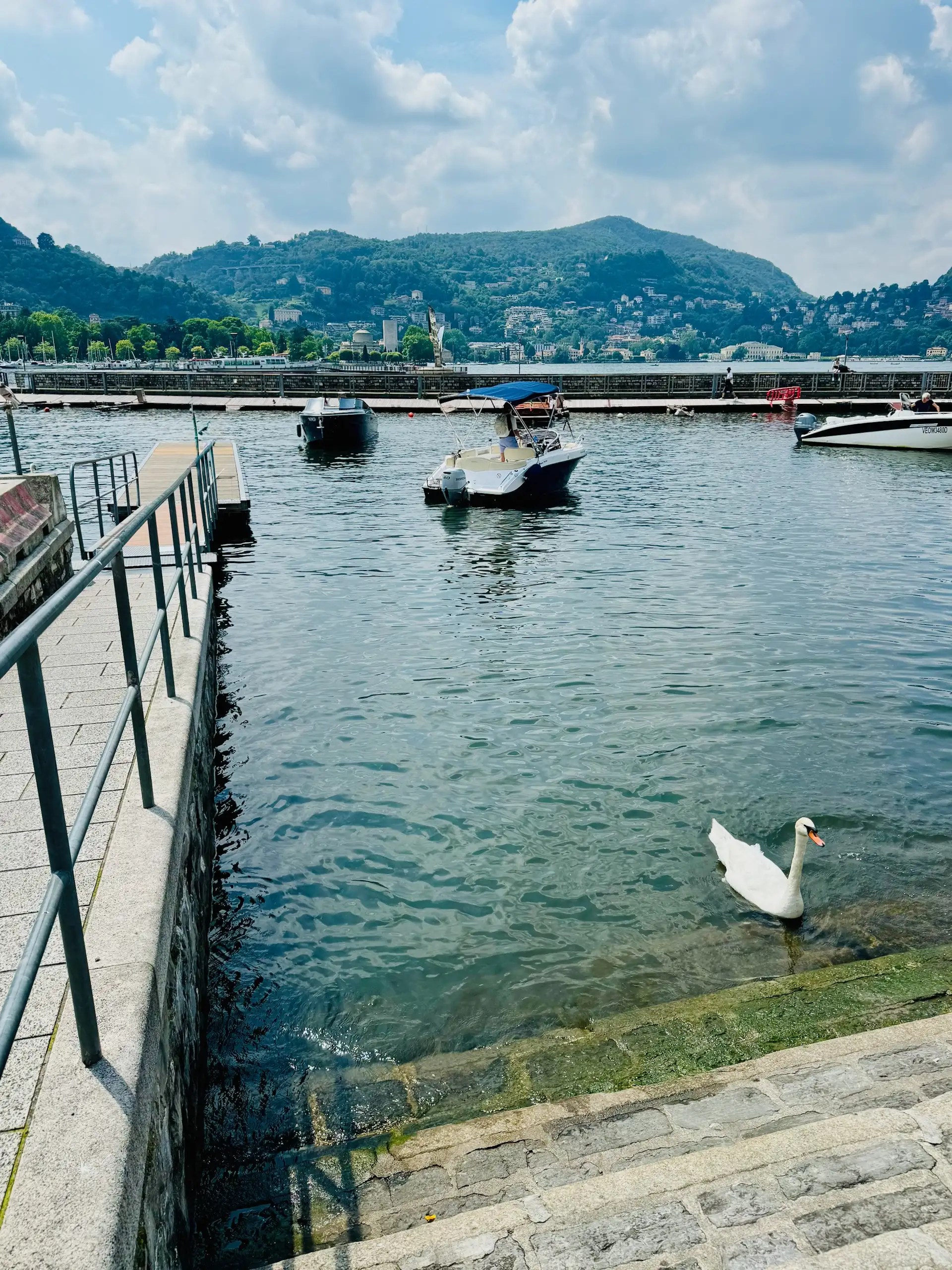 Como Gölü sahil manzaraları