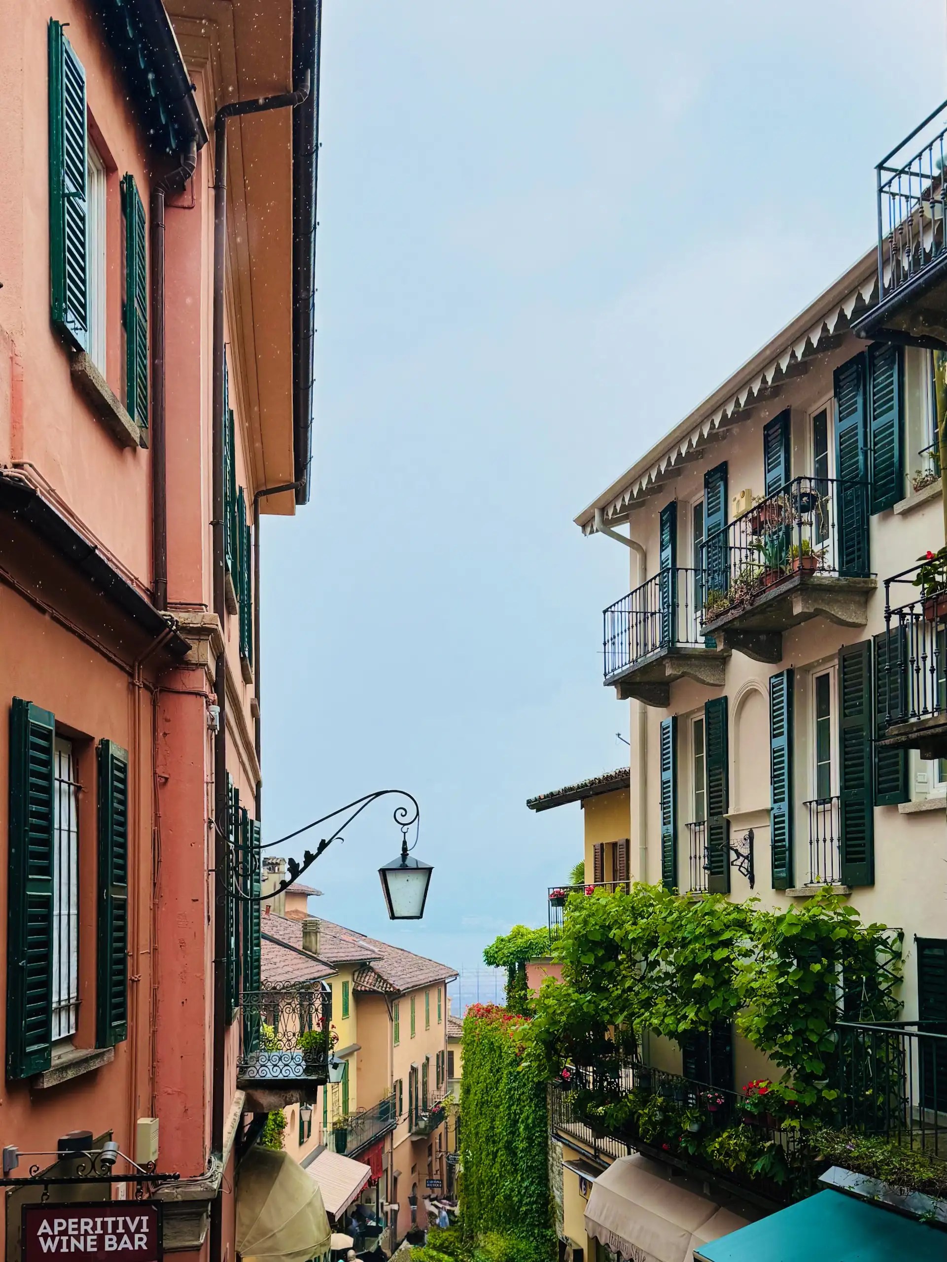 Bellagio Salita Serbelloni, dar taş sokaklarıyla turistik cazibe noktası..