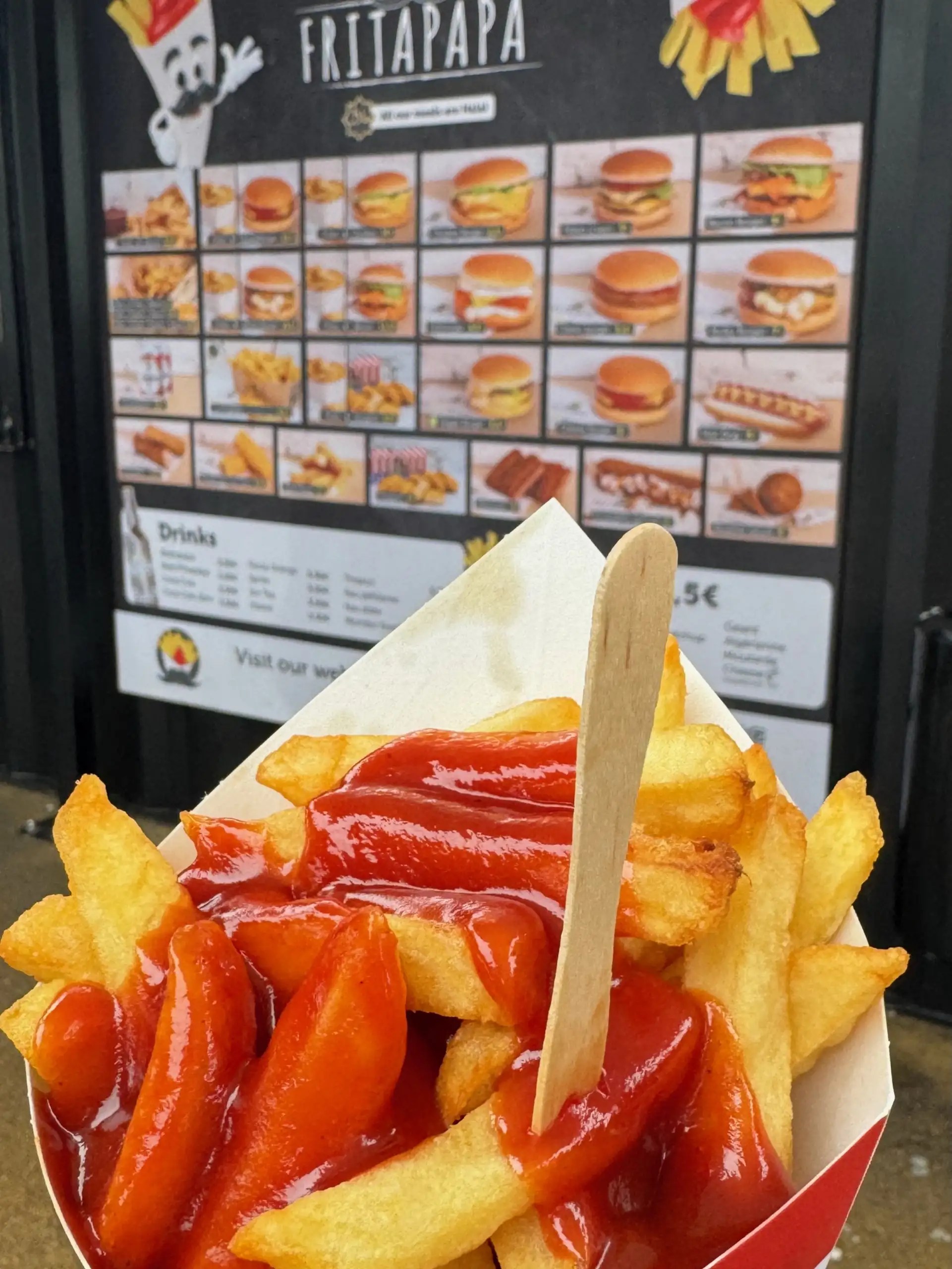 Brüksel Güney Charleroi Havalimanı Bahçesinde Yemek Yerleri