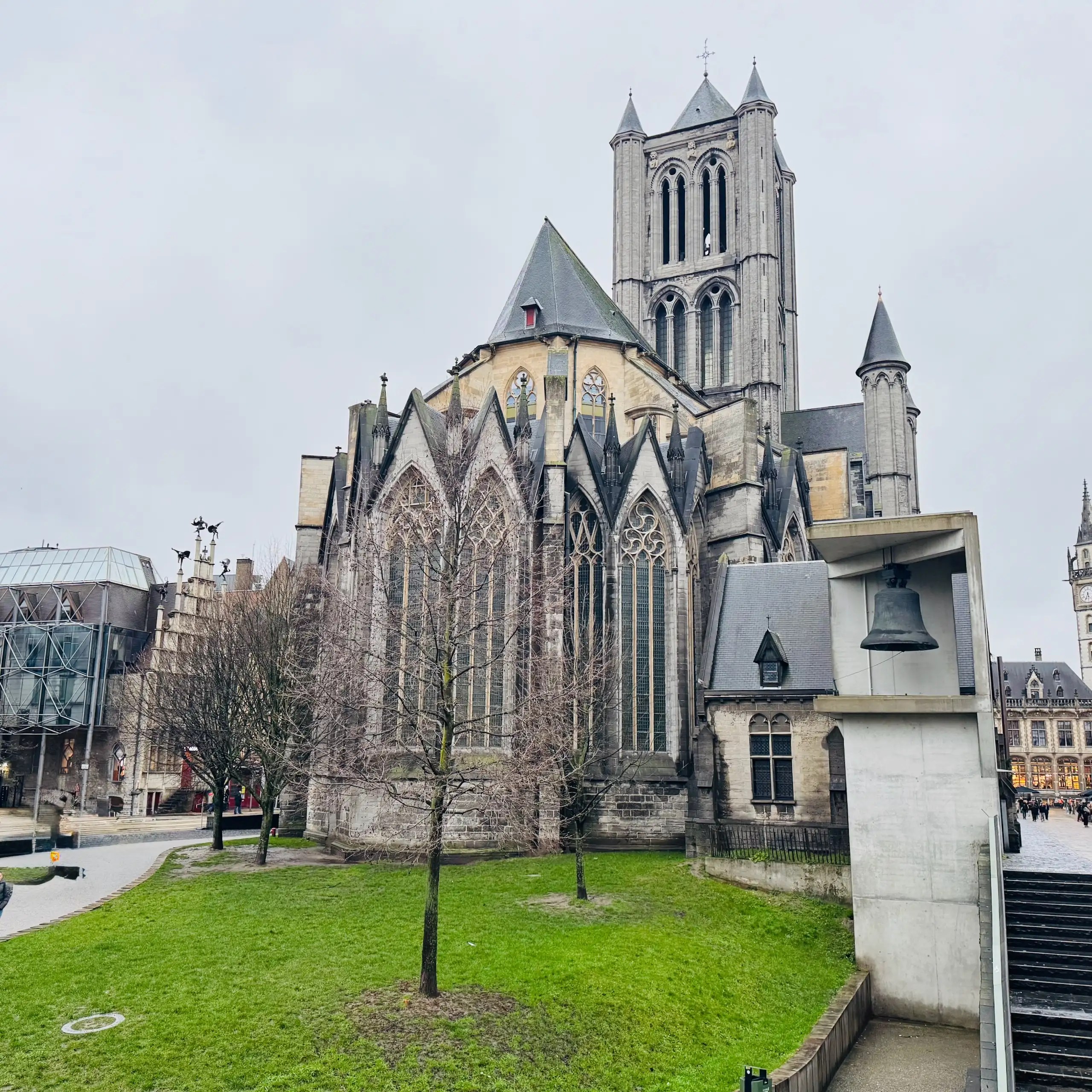 Ünlü ‘Mystic Lamb’ tablosuna ev sahipliği yapan katedral.