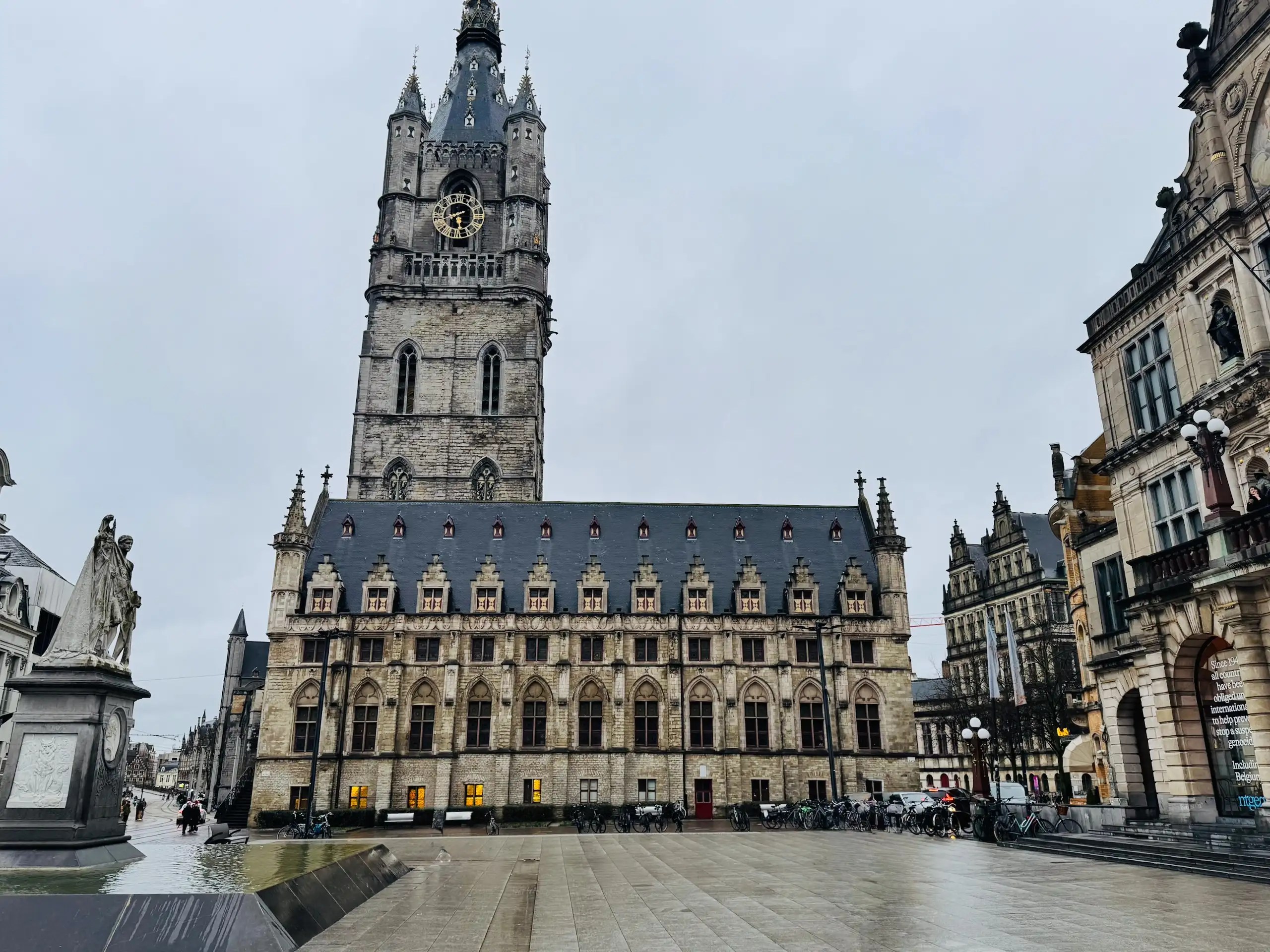 UNESCO Dünya Mirası listesinde yer alan tarihi çan kulesi.