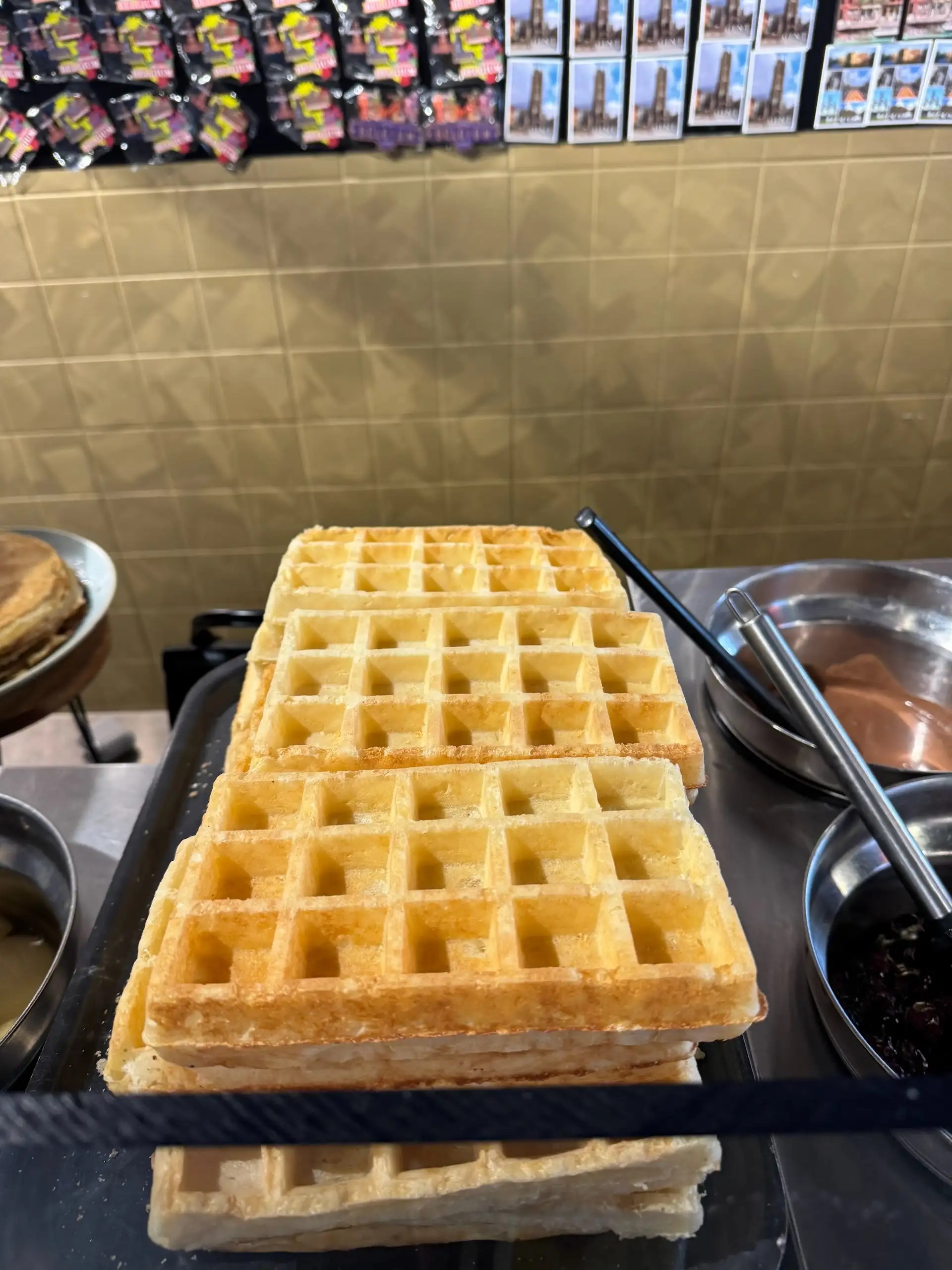 The Waffle Factory’de taze pişmiş çıtır waffle deneyimi.