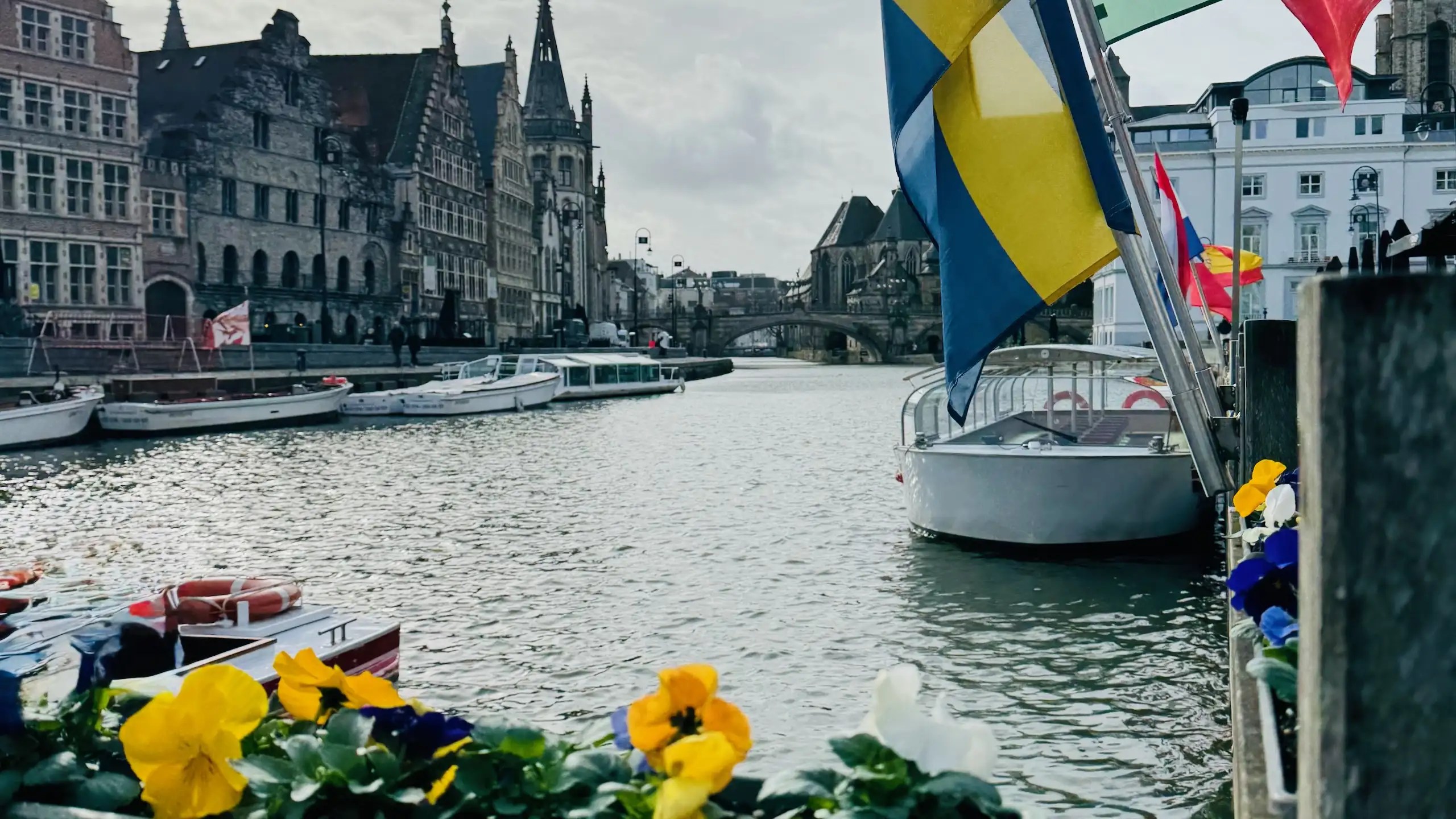 Gent yeme içme rehberiyle Gent yemek yerlerini, şehrin en iyi restoranlarını ve ‘Gent’te ne yenir, ne içilir?’ sorusunun cevabını keşfedin.