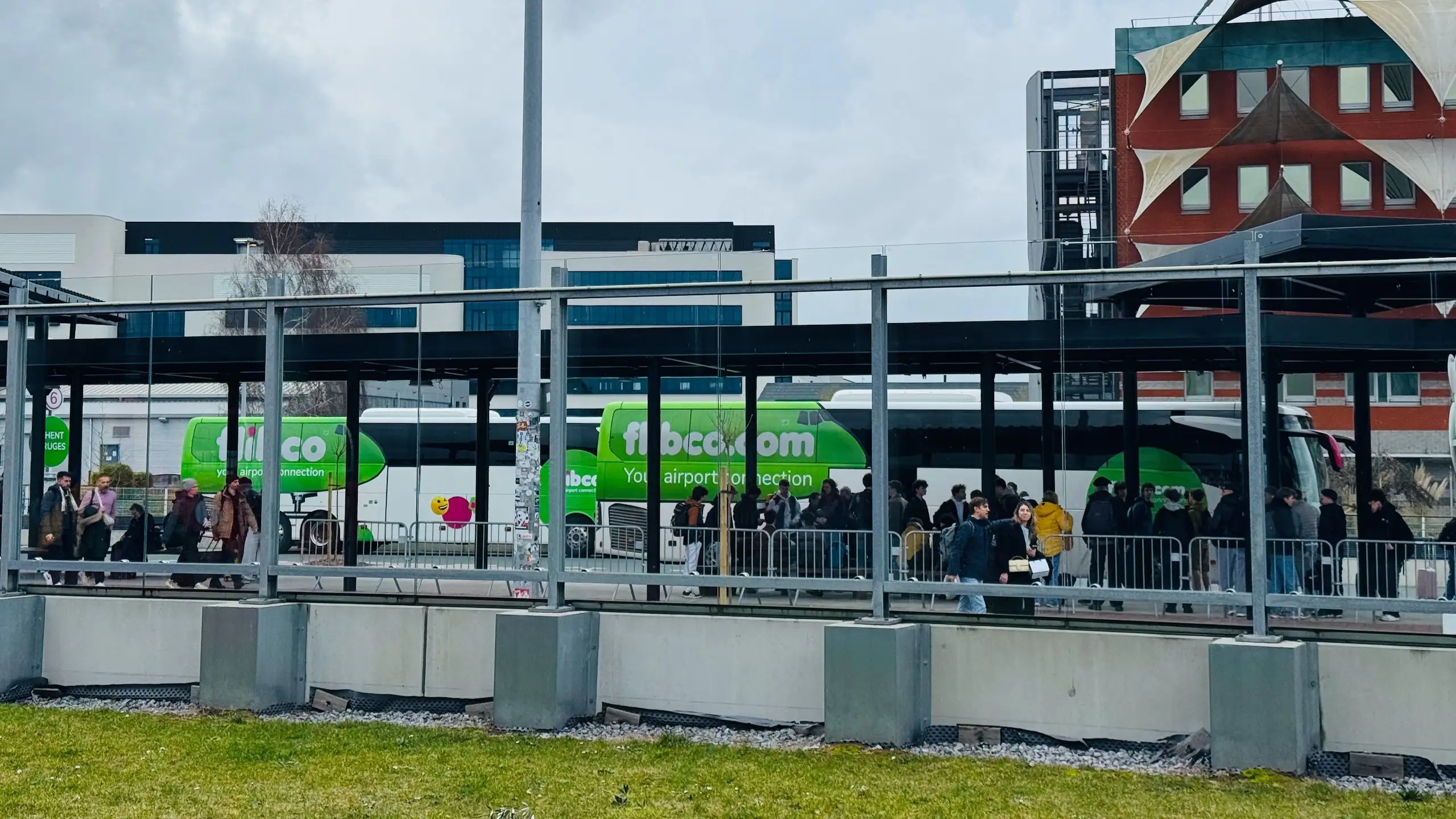 Charleroi Havalimanı’ndan Gent’e direkt ulaşım: Flibco otobüsleri.