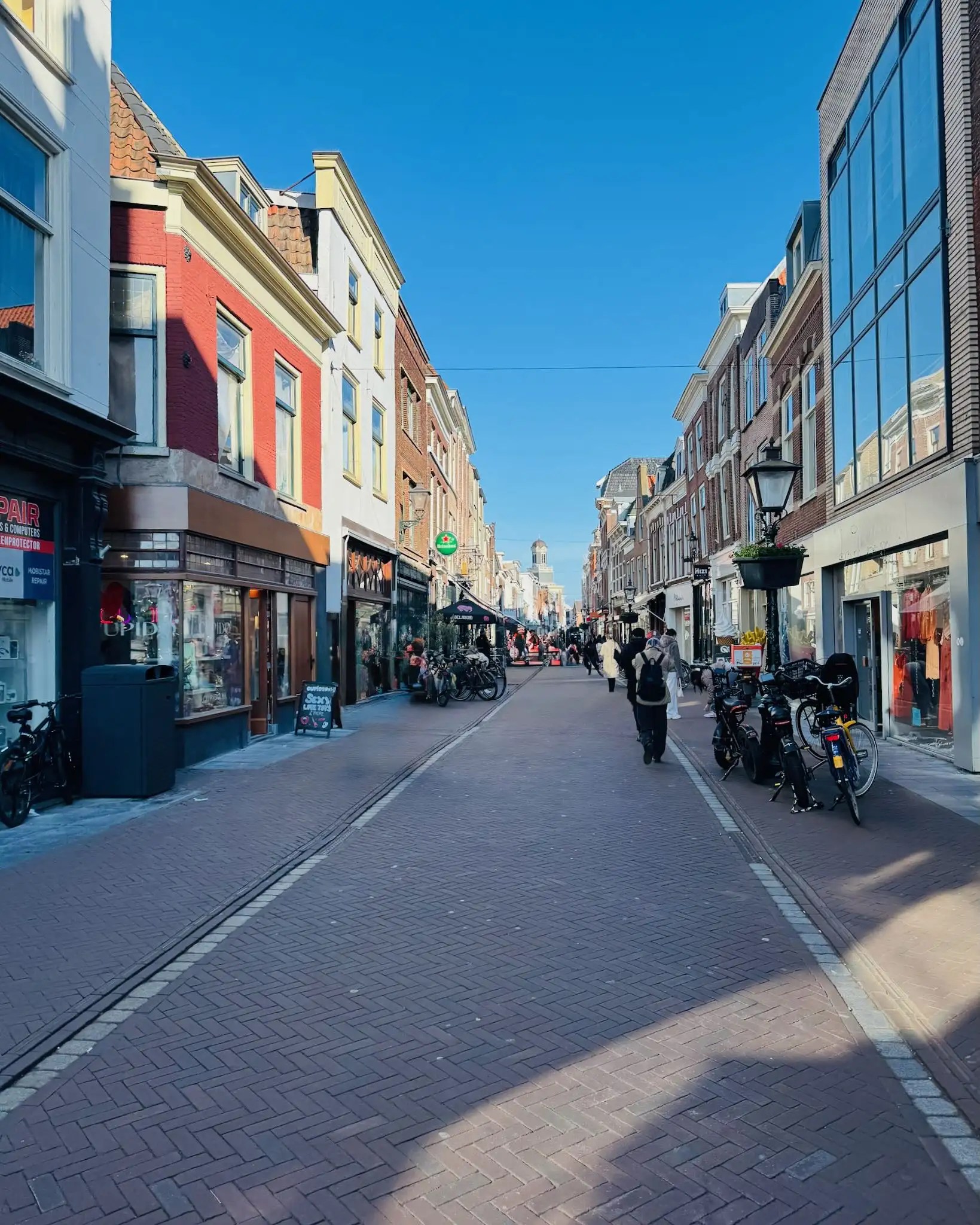 Leiden ulaşım rehberi, kanallar şehrinde gezmenin en pratik yolları.