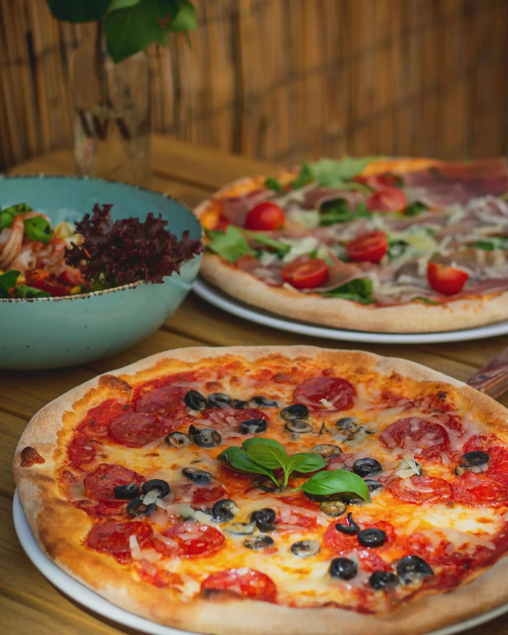 Kopenhag Yeme İçme Rehberi: Kopenhag’da pizza yemek isteyenler için en iyi adresleri keşfedin; geleneksel İtalyan pizzalarından modern yorumlara kadar şehrin öne çıkan mekanlarını bu rehberde bulabilirsiniz.