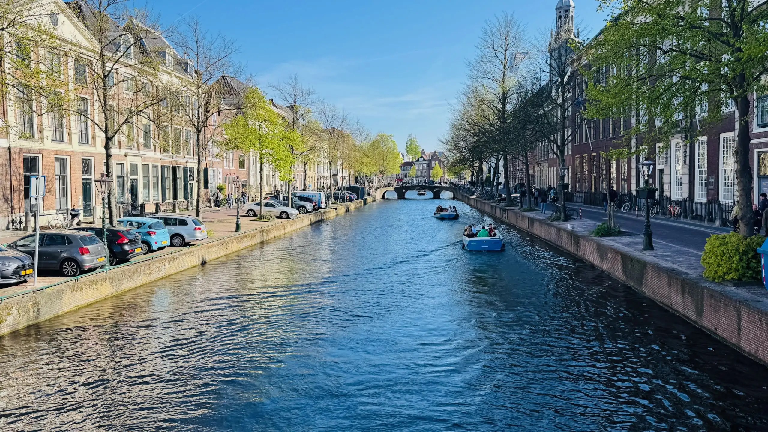 Leiden Ulaşım Rehberi: Amsterdam’dan Leiden’e nasıl gidilir; şehirde nasıl gezilir? Tüm ulaşım ipuçları ve pratik öneriler bu yazıda...