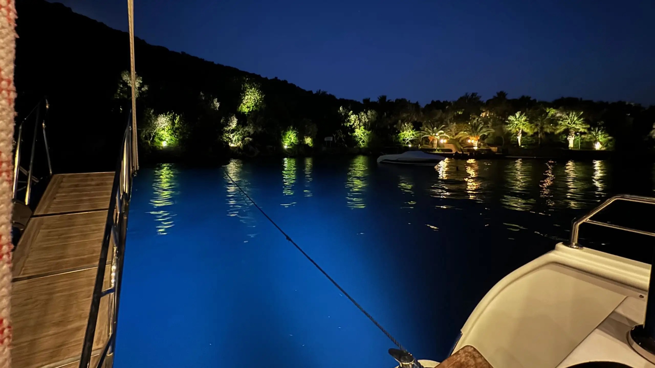 Göcek’te tekne tatili için en güzel koylar ve pratik önerilerle dolu rehber.