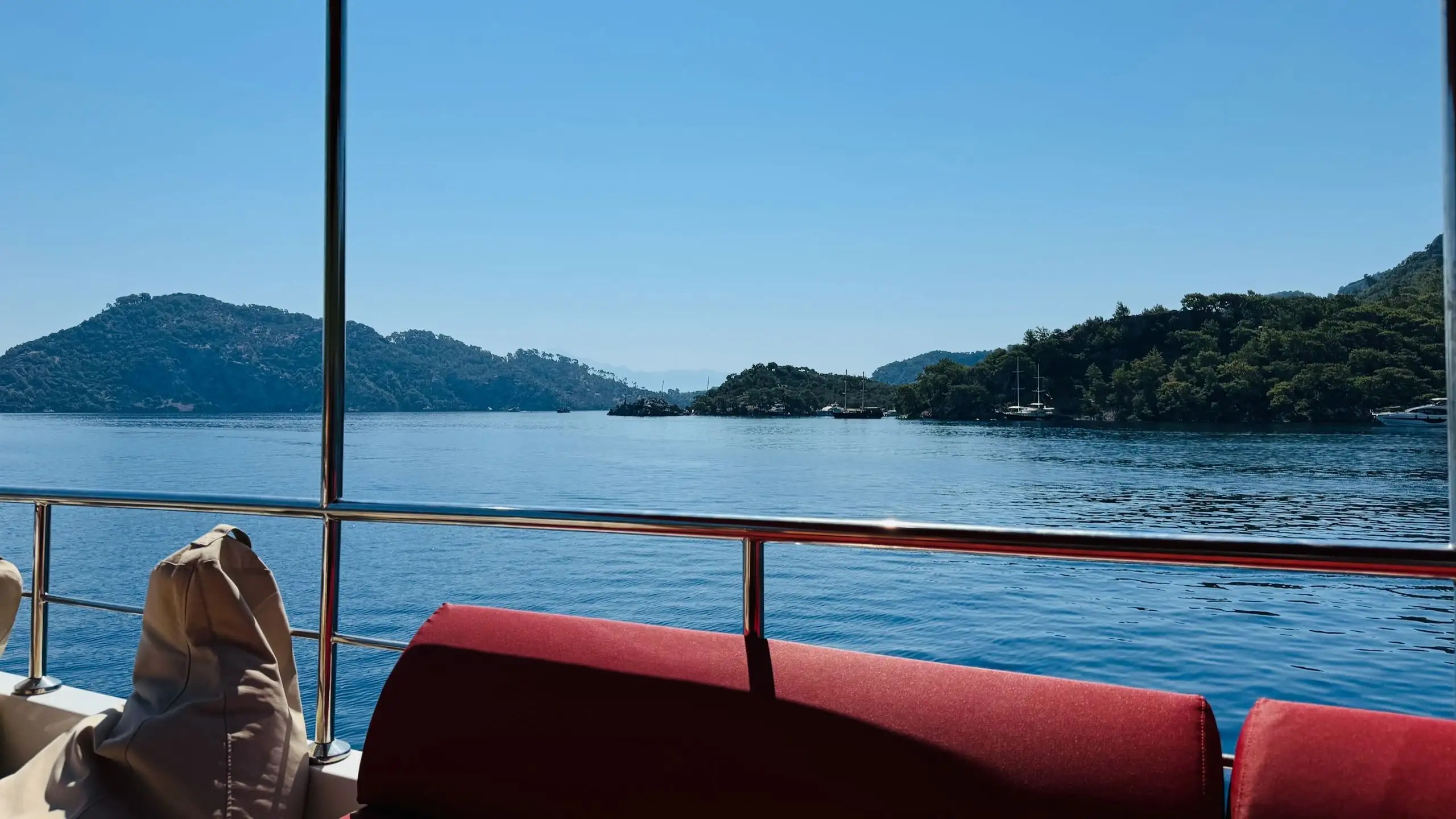 Göcek tekne tatili rehberi: En güzel koylar, kiralama ipuçları ve unutulmaz bir deniz deneyimi için tavsiyeler.