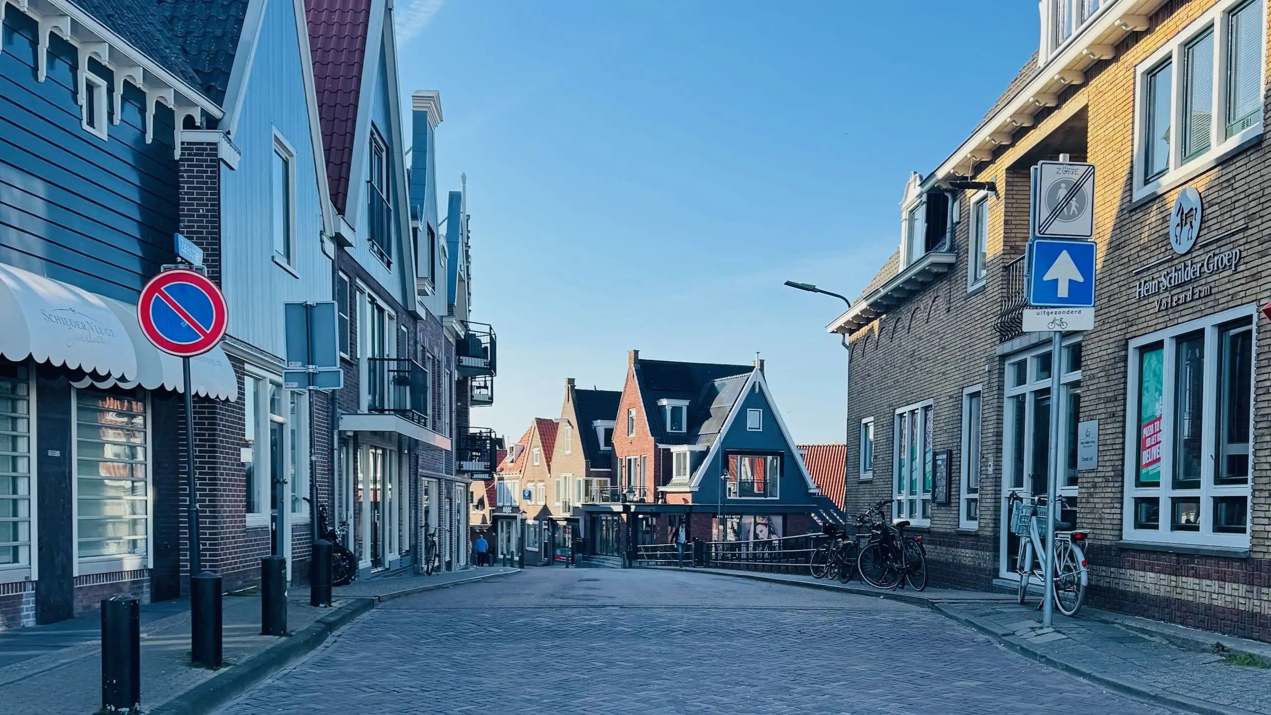 Volendam’da Nerede Kalınır? En İyi Otel Tavsiyeleri
