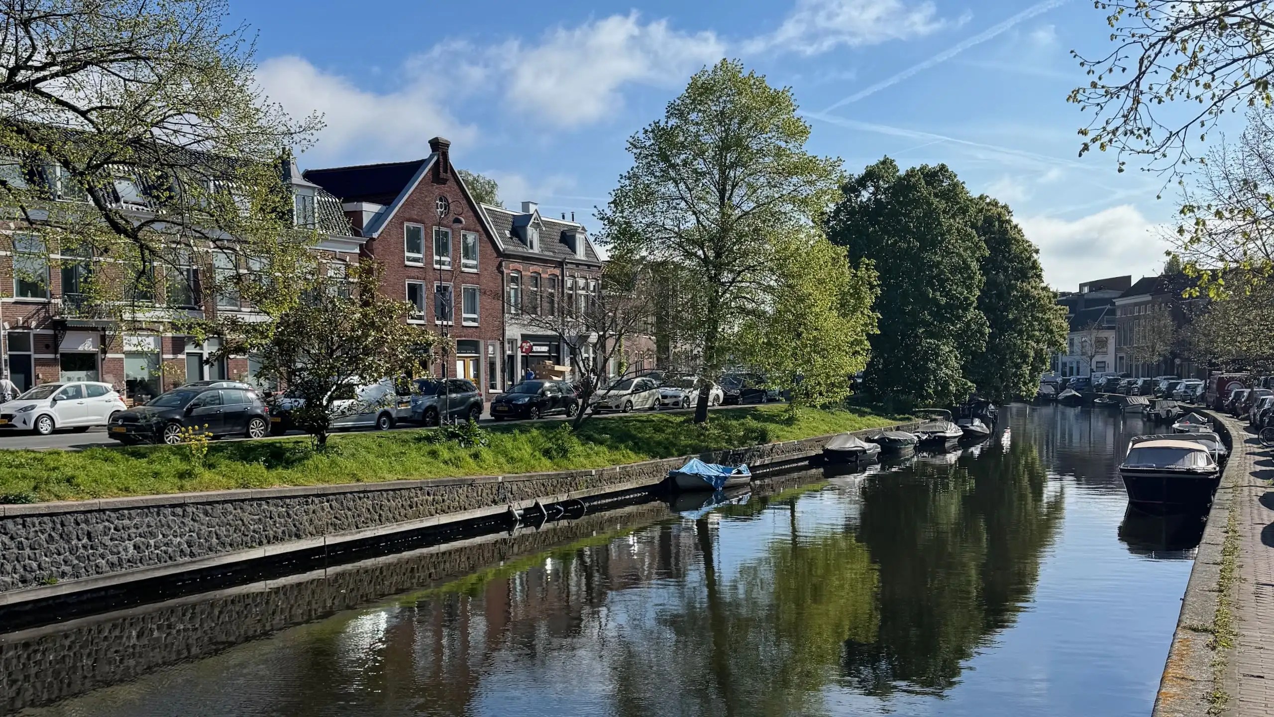 Amsterdam çevresinde konaklama seçeneklerini keşfedin: öne çıkan bölgeler, popüler oteller ve seyahatiniz için en uygun seçenekleri keşfedin.