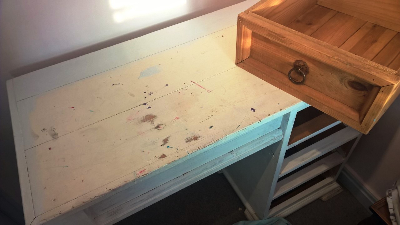 How To Create a dual use 'BLOG' Station & Bedroom in a very small space