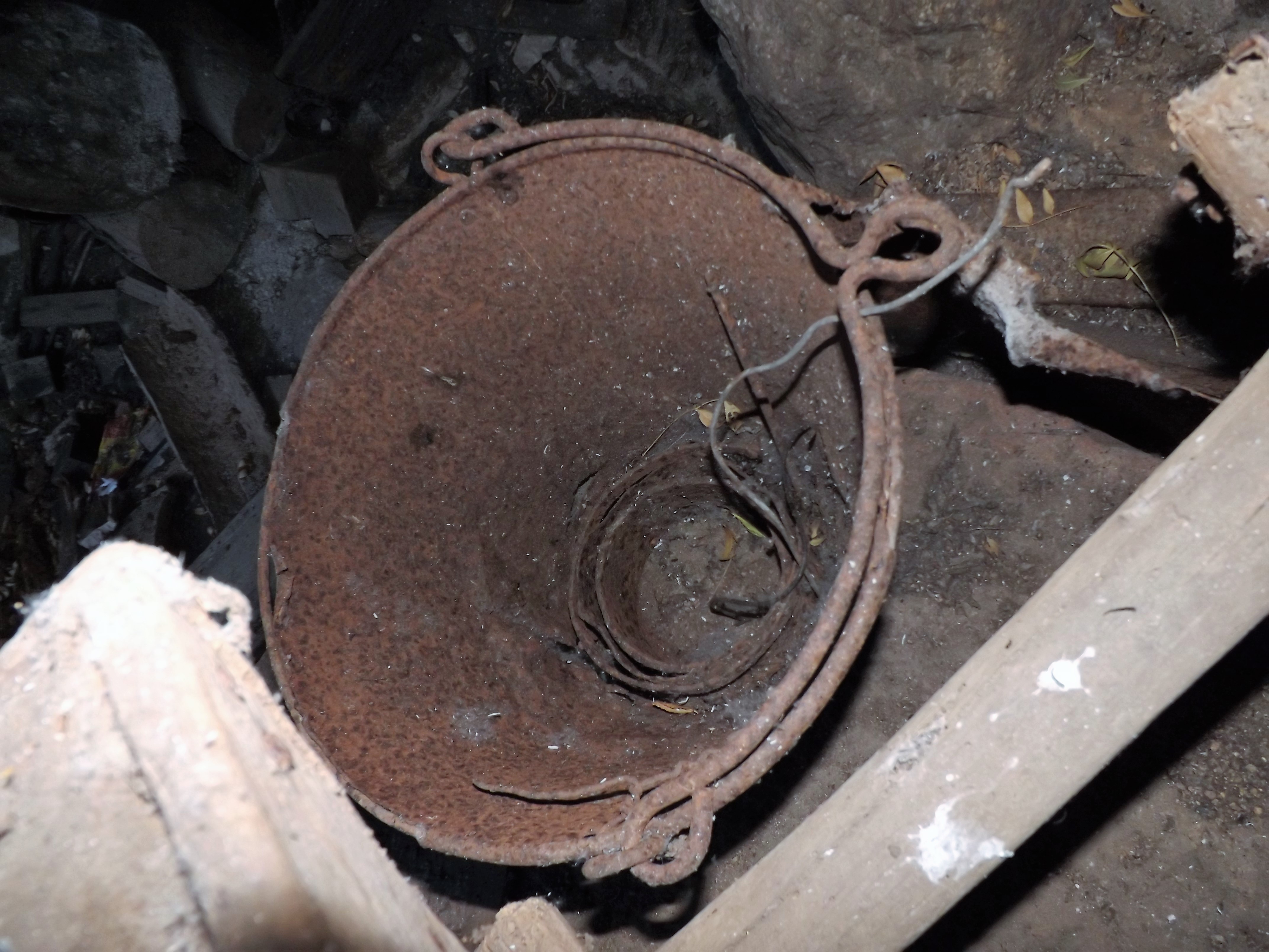 Que gentes terão trabalhado dentro desta azenha?