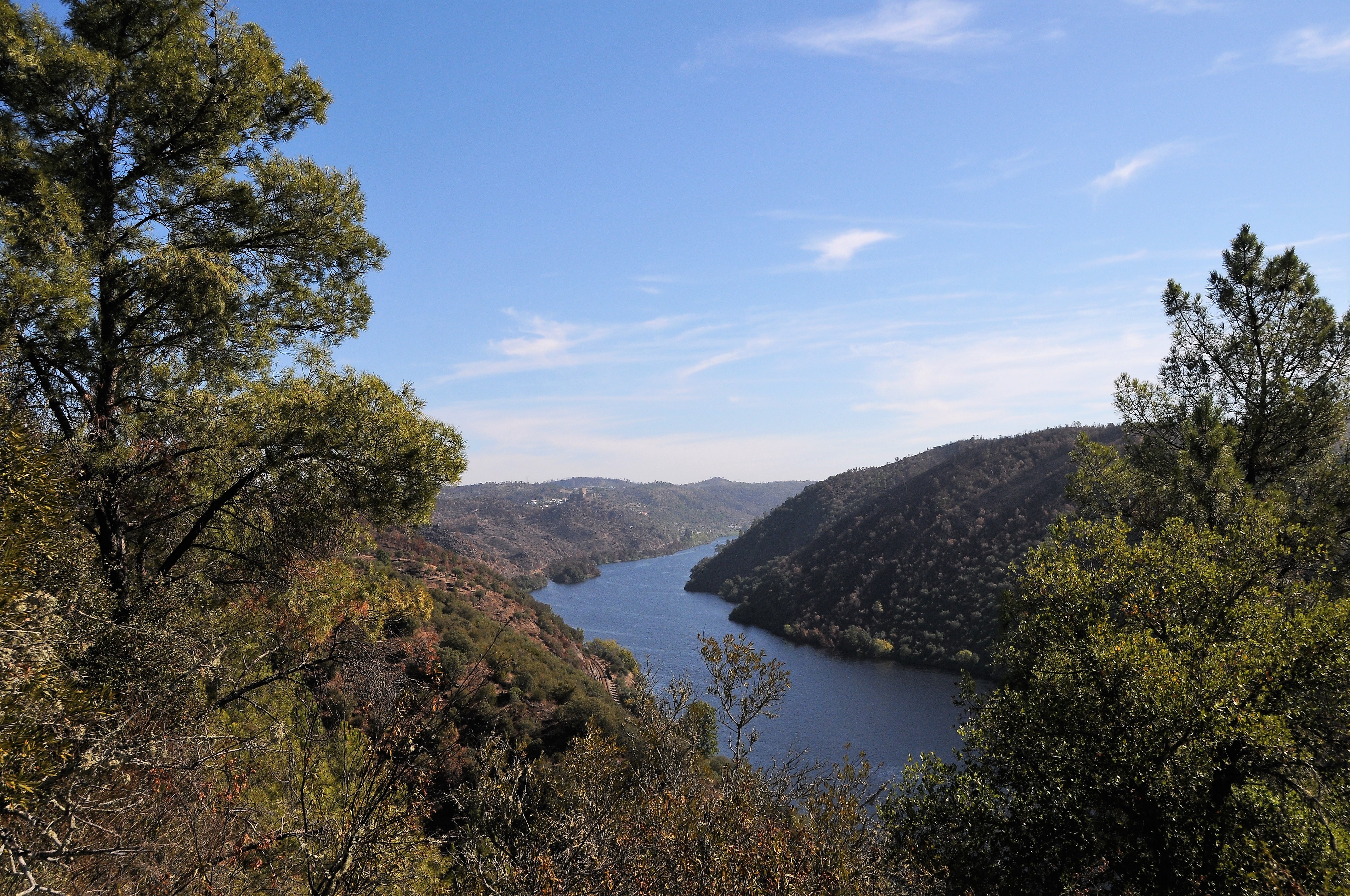 Lá ao longe a vila de Belver.