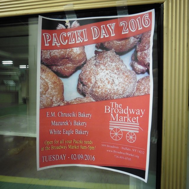 Pączki Day at the Market