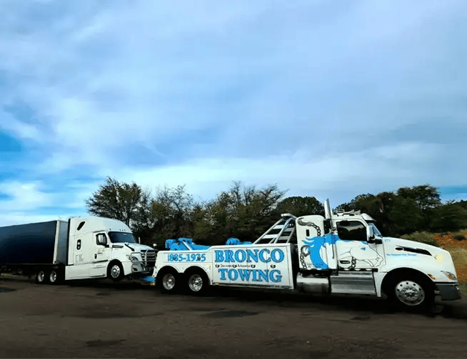 Heavy duty tow truck towing a semi in Tucson AZ