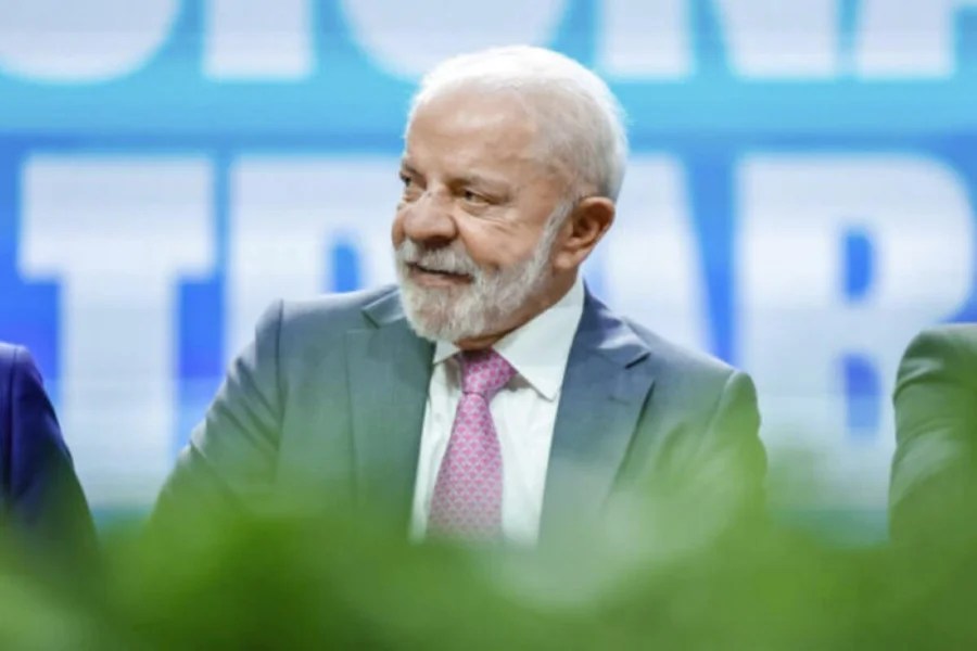 PT aciona TSE contra Flávio e Carlos Bolsonaro por campanha antecipada