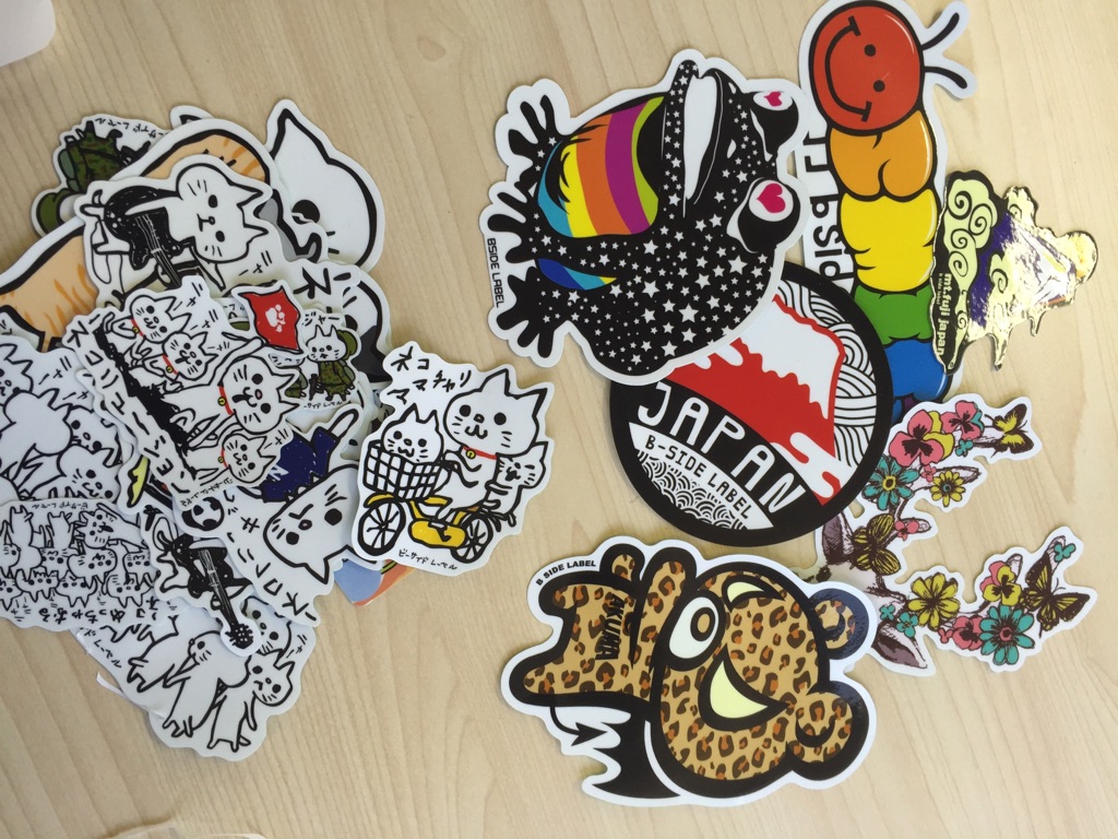 B Side Label式フォトアクリルスタンドの使い方 さらに応用編までご紹介 B Side Label B Side Label式フォトアクリルスタンドの使い方 さらに応用編までご紹介 B Side Label