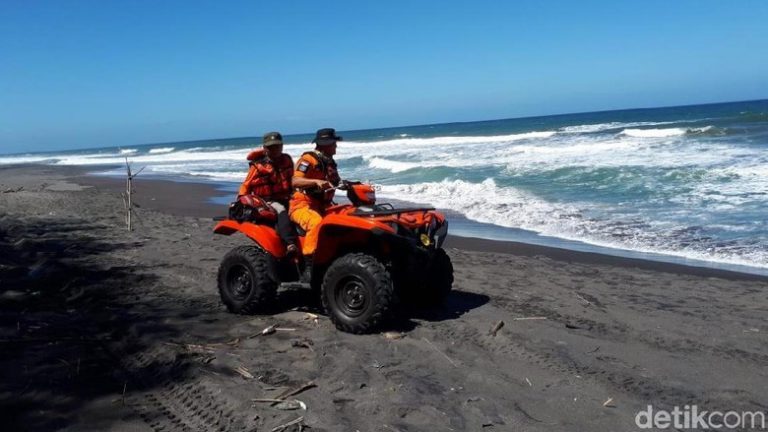 Pantai karang jahe indah tidak saja karena hamparan pasir putihnya. Pantai Karang Jahe Buka Atau Tutup 2021 : 10 Foto Pantai ...