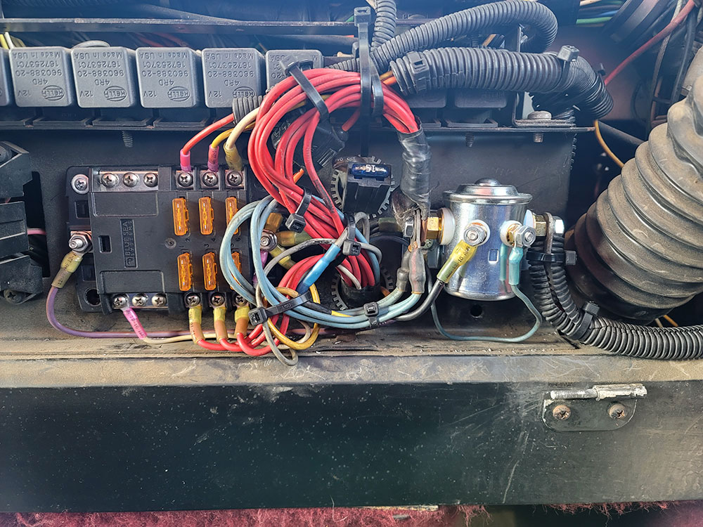 Installing an extra fuse box to an old truck