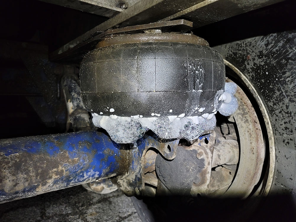 Trailer air spring leak found using soapy water