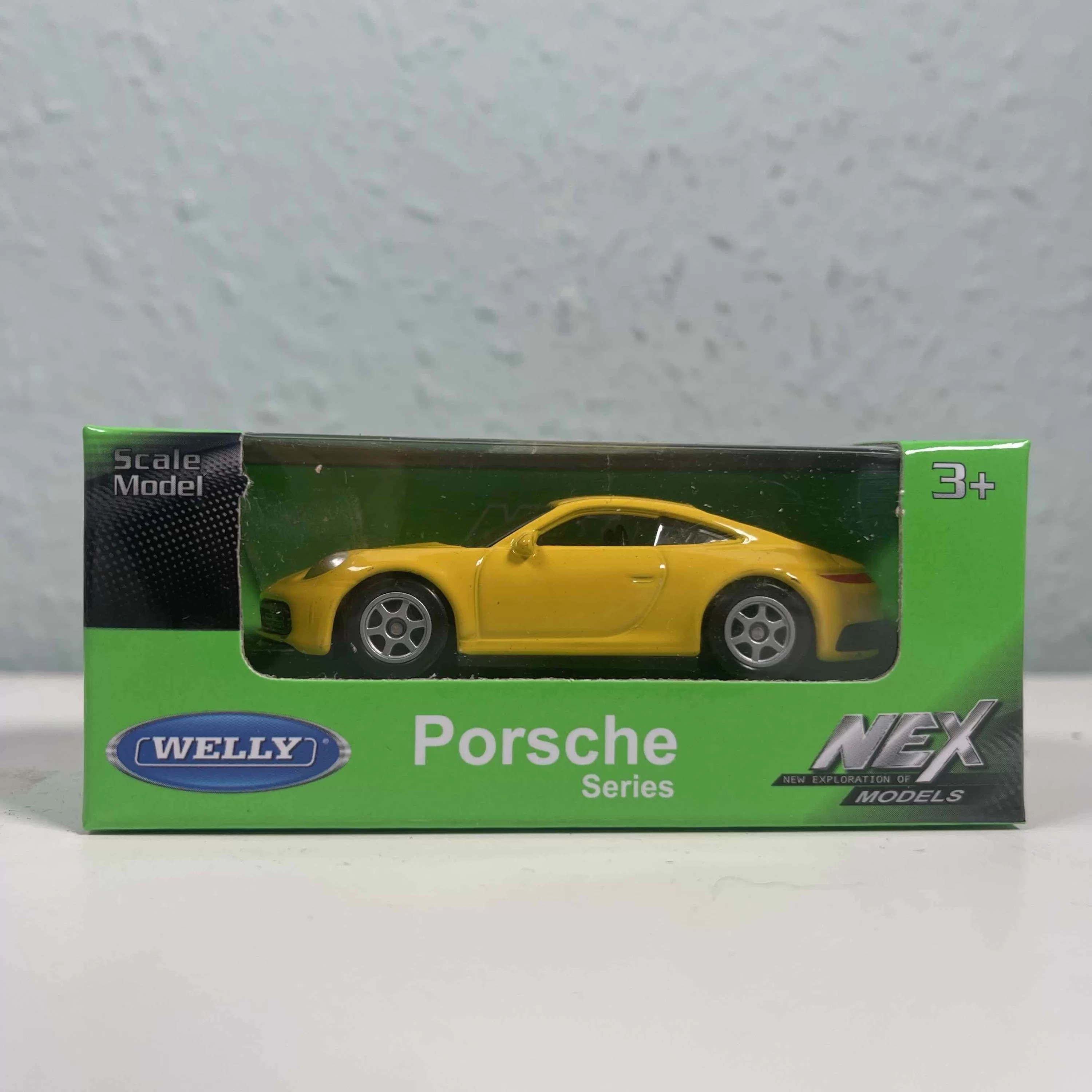 Welly 1/60 – Porsche 911 Carrera 4S – Yellow - BTL Miniatures