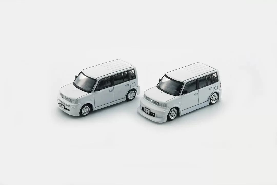 BM Creations 1/64 - Toyota bb 2000 - White (RHD)