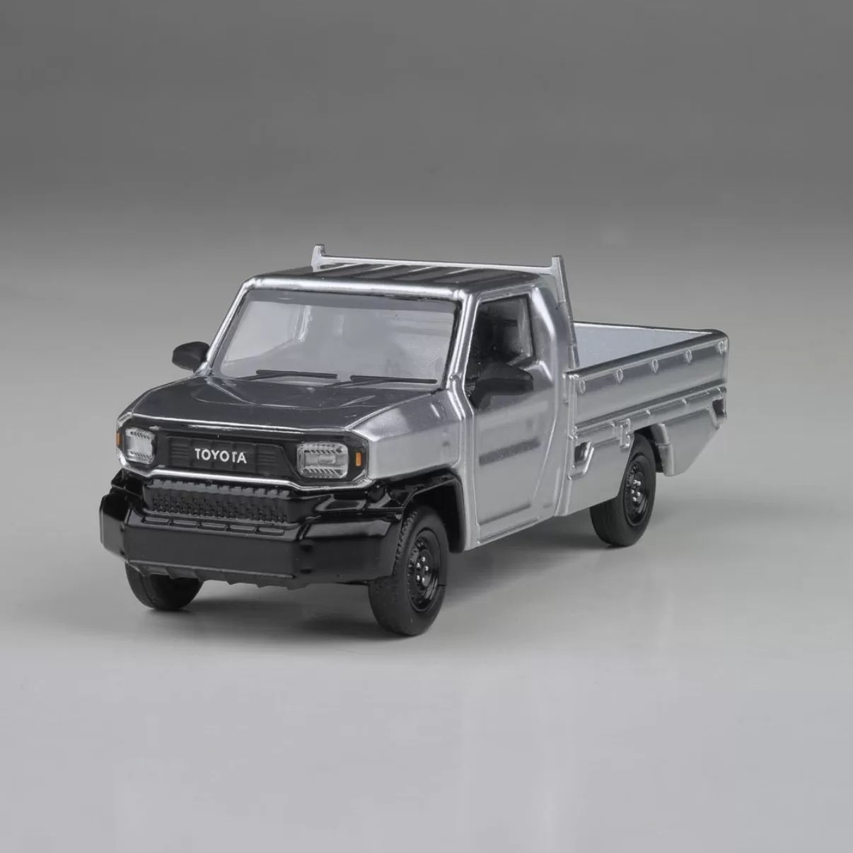 Para64 1/64 - 2025 Toyota Hilux Champ Tamaraw Silver Metallic - PB-65701