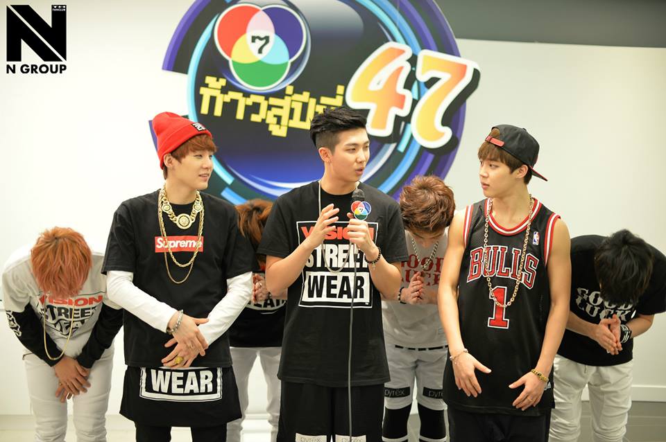 FOTOS] BTS na TV Tailandesa @ Novembro de 2013
