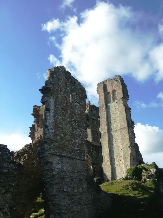 broken corfe castle ruins c