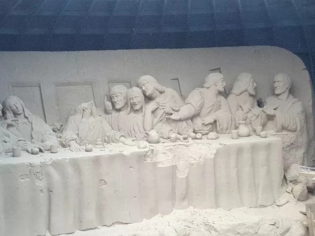 Last Supper sand carving display