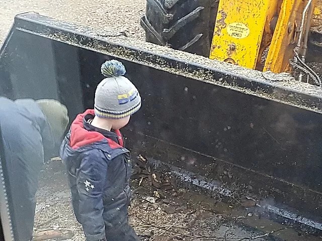 moving logs in the telehandler