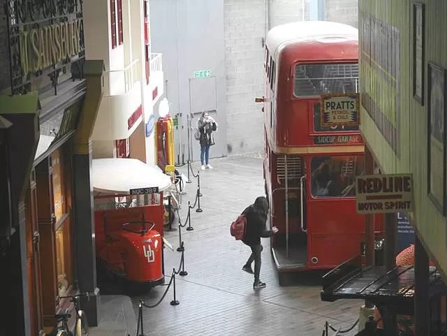 buses at Beaulieu