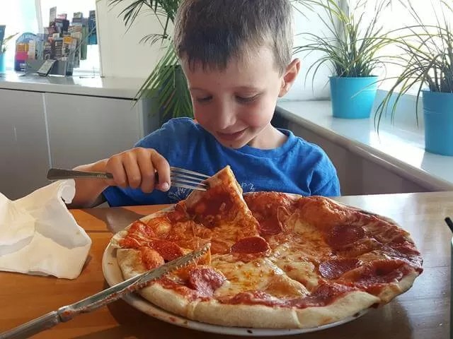 huge kids pepperoni pizza at mozzarella Joes