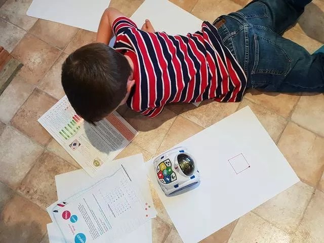 planning drawing with robots.