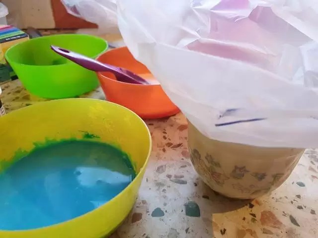 mixing the coloured icing.