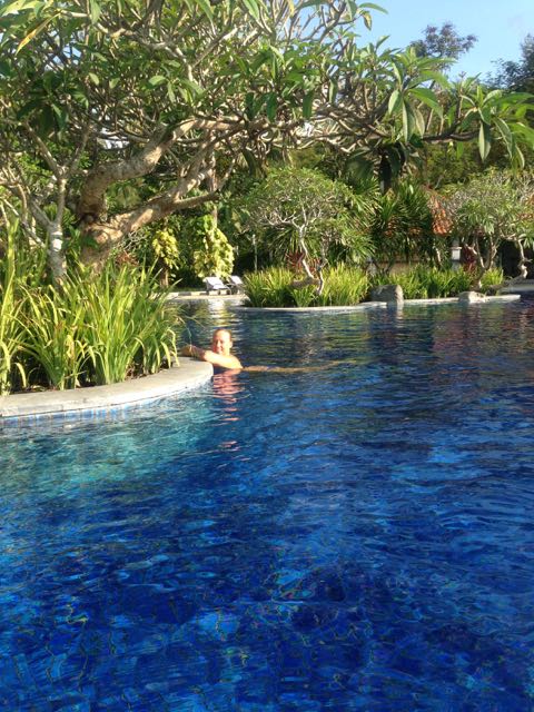 Sneaked into the 5*Hotel @ Flores