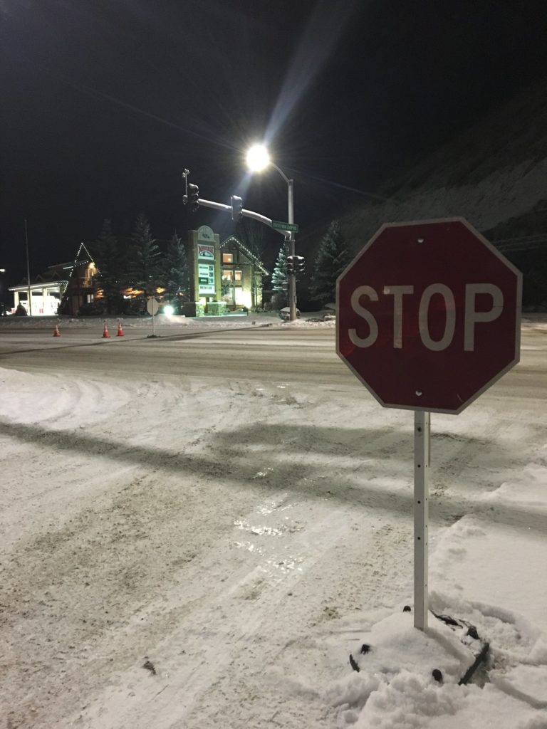 Commuter heads up: Traffic light out in Jackson Traffic sign Road surface Buckrail - Jackson Hole, news